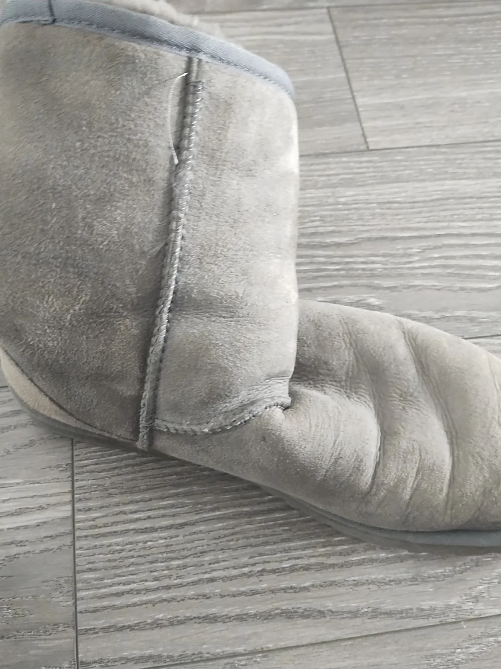 UGG Classic Short Shearling Boots in Gray Taupe Size 9